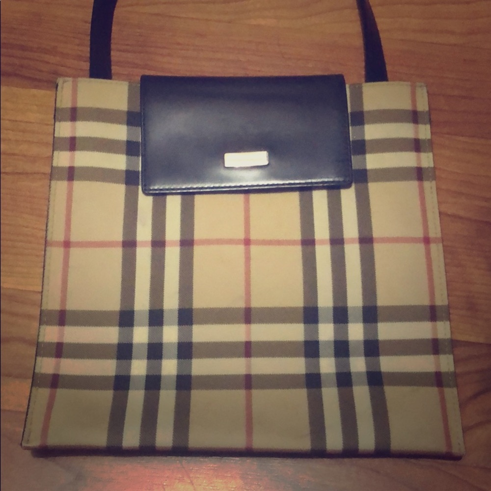 Burberry crossbody authentic
